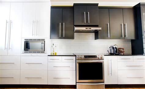 Simply scroll through your instagram feed, and you'll the team over at frame design lab kept the look in this cook space clean and modern by using flat panel, full overlay cabinet doors and we wholeheartedly approve. 6 Popular Cabinet Door Styles for Kitchen Cabinet Refacing ...