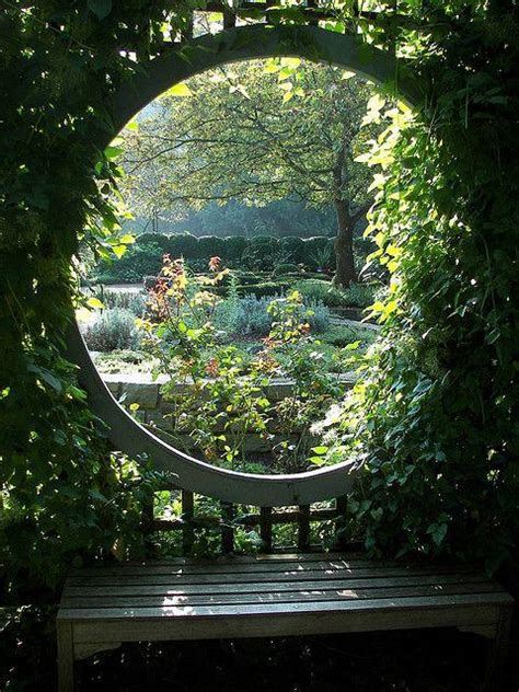 Stones, moss and bamboo contribute quieter hues to the scenery. Wonderful Japanese Garden Ideas For DIY Lovers - Finest DIY