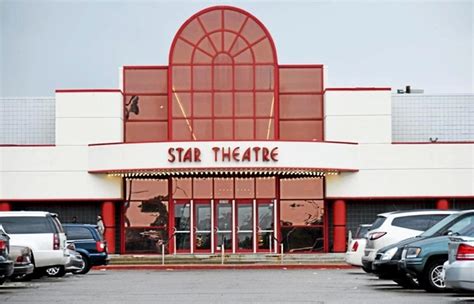 Multiplex and megaplex theater chain shows mainstream movies in a plush setting. AMC Star Gratiot 15 in Clinton Township, MI - Cinema Treasures