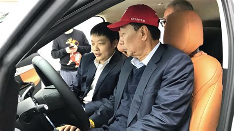 どのような手続きでお困りですか？ 軽自動車を譲る・譲り受ける。 （名義変更） 引越しをして住所が変わった。 （住所変更） 軽自動車を廃車にしたい。 （返納・解体届出） 重量税の金額を知りたい。 郭台銘現身小鵬汽車總部 頭戴小紅帽試乘G3 | ETtoday車雲 | ETtoday新聞雲