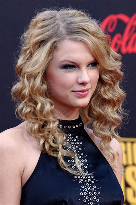Taylor Swifts Makeup Looks Lovetoknow