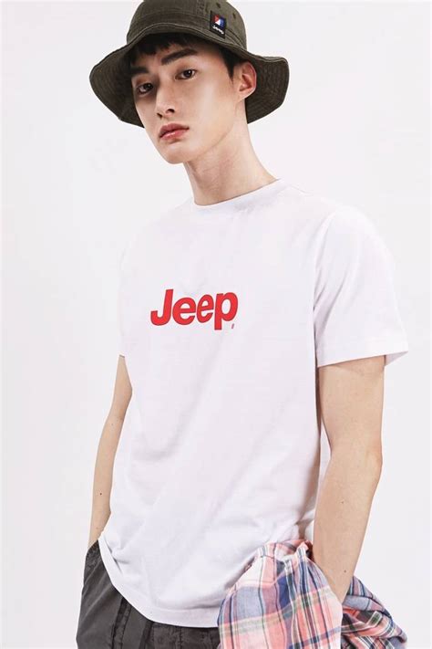 [패션엔] 지프 뉴트로 감성 자극하는 로고 티셔츠 인기몰이