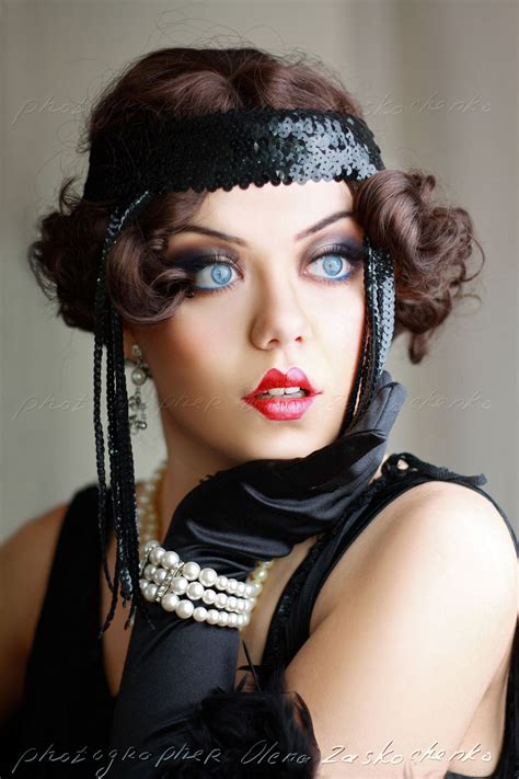 Beautiful Brunette Romantic Beautyretro Style Roaring