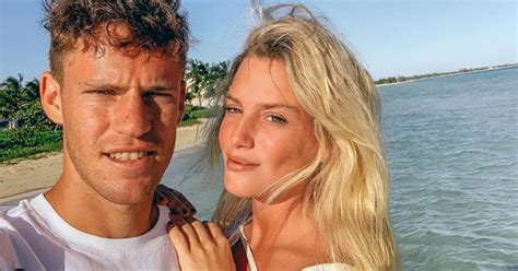 Eugenia de martino is an argentine model and actress who is recently trending after she revealed her relationship with the popular argentine tennis player diego schwartzman. Diego Schwartzman's Girlfriend of One Year Is Eugenia De ...