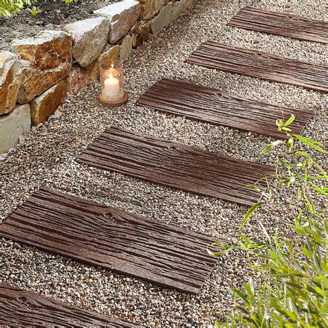 Auch auf trittplatten können sie trockenen fußes durch den garten spazieren. Trittplatte Stepping Stone in Bahnschwellen-Optik aus ...