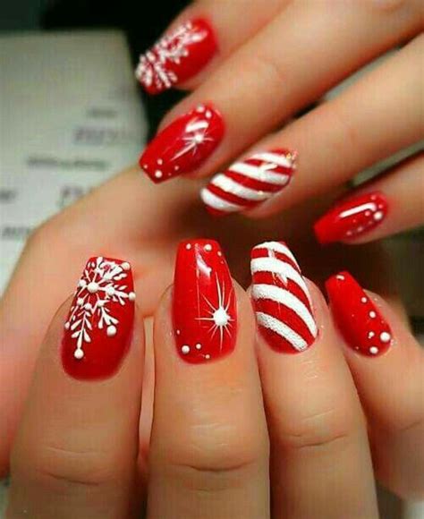 Their gloriously thick formula can be layered to form a tough, shiny surface over your natural nails, and unlike regular varnishes, gels. 59+ Christmas Nail Art Ideas for Early 2020 | Christmas nails, Christmas nail art designs, Nail art