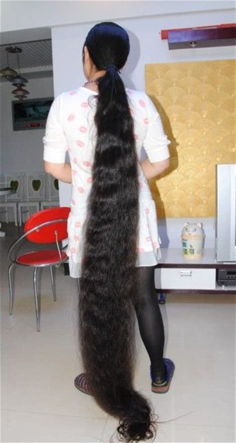 This video features her hair cut. aidebianyuan cut 1.95 meter long hair-NO.86 - LongHairCut.cn