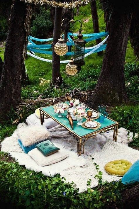 Summer garden picnic party at home. 14 Ideas para decorar la mesa | Bohemian garden, Outdoor ...