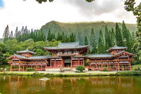 Buddhist Temple Oahu Free Byodo In Buddhist Temple Stock Photo