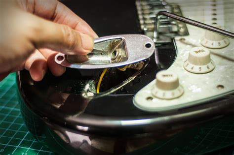 Doing this deletes the jumper between the two jacks. How to Tighten a Loose Input Jack on a Stratocaster Guitar
