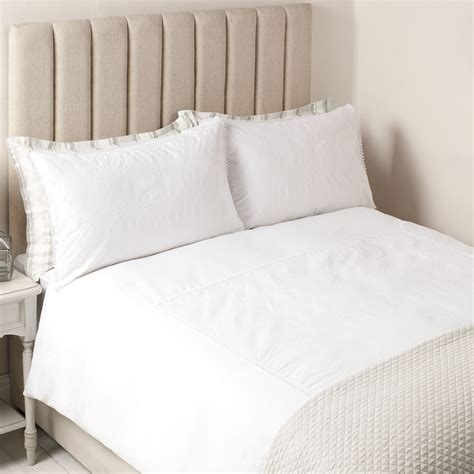 This Embroidered White Duvet Cover With Pretty Embroidery Detail Will