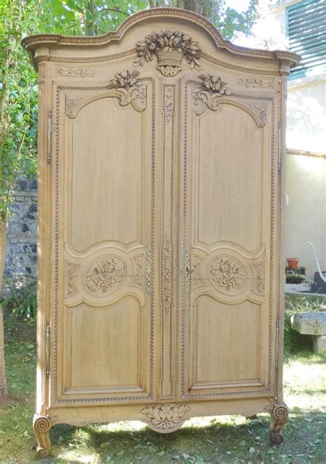 L'armoire normande de ghislaine est un meuble ancien qui a été parfaitement mis au goût du jour. Armoire Normande Cauchoise De Mariage En Chêne Sculpté ...
