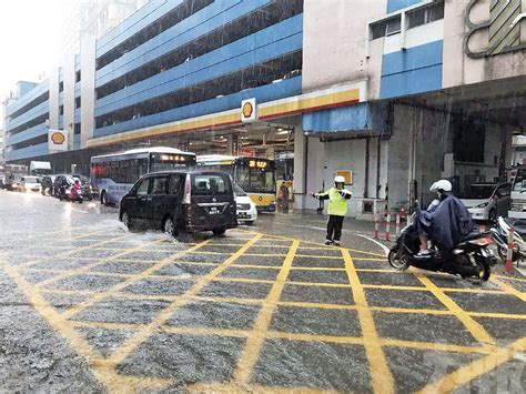 The site owner hides the web page description. 暴雨警告中小學下午停課 氣象局料天氣今續不穩 - 澳門力報官網