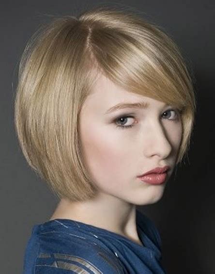 Bangs (north american english), or a fringe (british english), are strands or locks of hair that fall over the scalp's front hairline to cover the forehead, usually just above the eyebrows, though can range to various lengths. Chic Bob Haircut with Side Swept Bangs - Latest Short ...