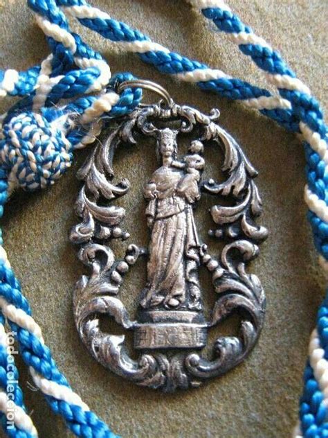 Según el hagiógrafo santiago de la vorágine en su obra la leyenda dorada, en tiempos de persecuciones contra los cristianos, decretadas por el emperador decio, el procónsul de sicilia, quintianus, rechazado en sus avances por la joven águeda, que ya. Medalla de la Hermandad de la Hiniesta | Hermandades de ...