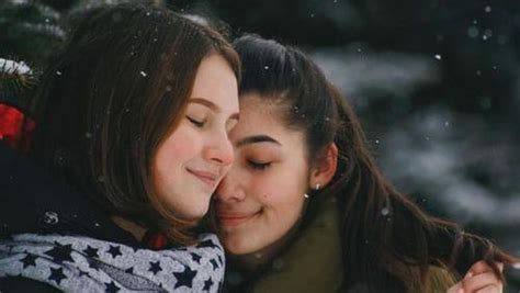 Sifat buruk zodiak cancer adalah mereka orang yang moody dan mudah sekali menyalahkan. Zodiak yang Dikenal Memiliki Sifat Empati Tinggi