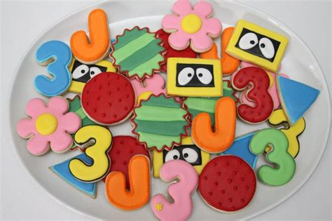 Our walk is on its way to the gabba! Yo Gabba Gabba Birthday cookies by The Pink Mixing Bowl!