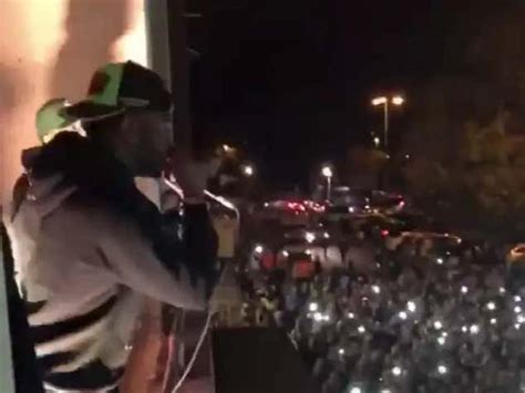 jason derulo performed on a stadium balcony after his show was canceled by the venue at the last