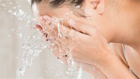 The Dos And Donts For Washing Your Face Minimalist