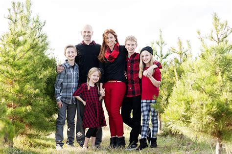 See more ideas about christmas pictures, vintage christmas cards, vintage christmas. Christmas Tree Farm Family Pictures with Buffalo Plaid ...