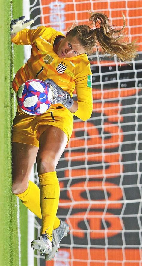 As the starting goalkeeper in 2008, she brought home a gold. USWNT Fans - #fans #USWNT | Usa soccer women, Uswnt soccer, Women's soccer team