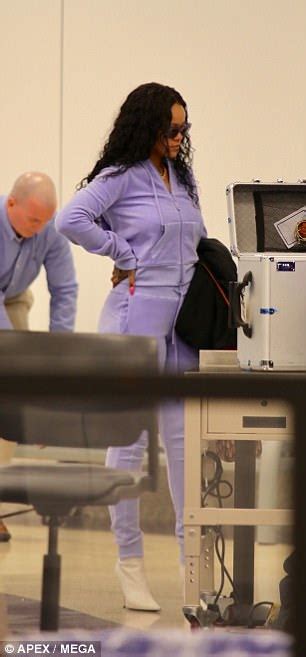 Rihanna Goes Through Airport Checkpoint As She Leaves La Daily Mail