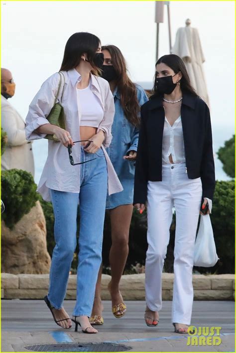 Kendall Jenner Bares Her Midriff While Out For Dinner Photo