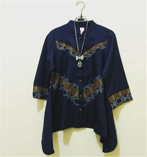 Handmade kaos wanita pria tshirt tie dye shibori tidak luntur tiktok po motif. Jual Blus Tenun Kombinasi Batik Terbaru Untuk Wanita Kerja ...