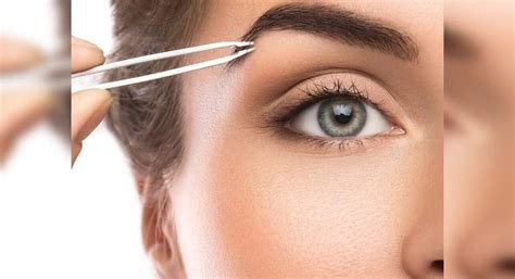 Best Tips To Perfectly Tweeze Your Eyebrows At Home