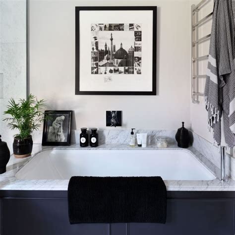 28 Exquisite Black Bathroom Design Ideas