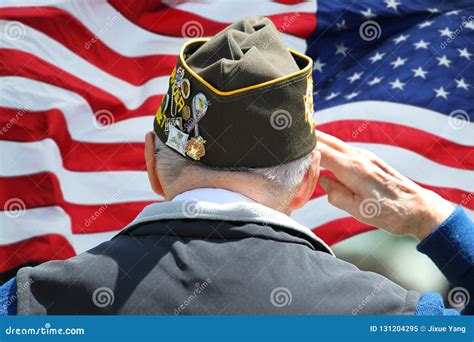 Veteran Saluting In Front Of Us Flag Editorial Image Image Of Salute