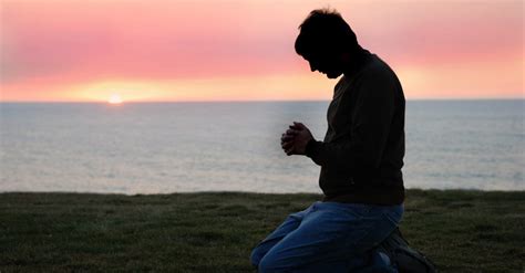 Why You Kneek To Kneel In Prayer During Worship