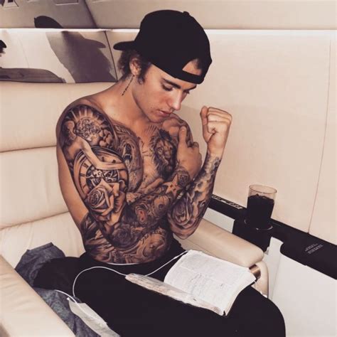 Justin Bieber estrenó un nuevo tatuaje está en su rostro