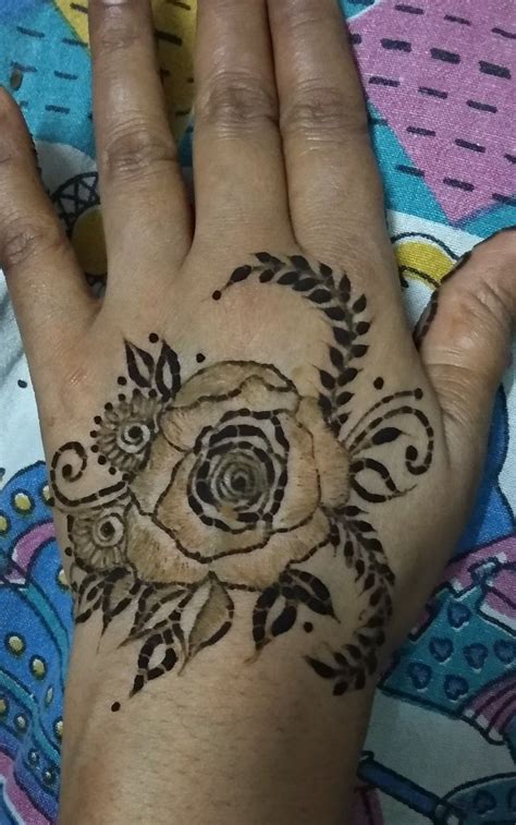 Theo giờ, ngày, cho các quán cafe. Hënna rôse tattoo in 2020 | Henna hand tattoo, Hand ...