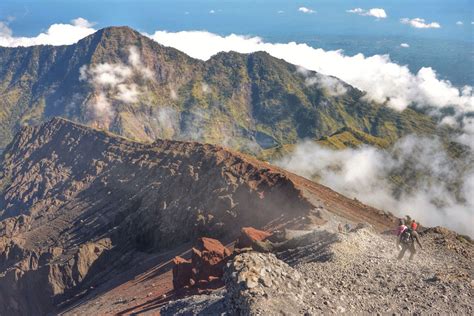 mendaki gunung rinjani paket 3 hari 2 malam pendakian jalur sembalun