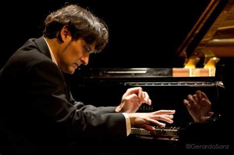 Rafael orozco flores nació en córdoba el 24 de enero de 1946 y a los siete años pianista mucho más apreciado en el extranjero que en su propio país, rafael orozco. Departamento de tecla del C.P.M. de Córdoba.: Festival de ...