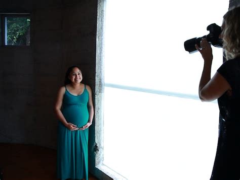 Photographer Keri Vaca Takes Maternity Pictures Of Homeless Pregnant