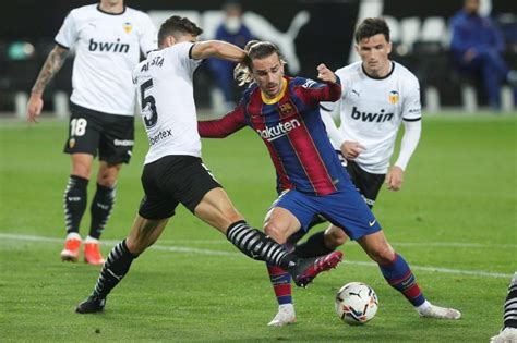 Hace de local en el camp nou. Fotos: Las mejores imágenes del Valencia-Barcelona | Hoy