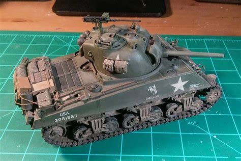 M4a3 Sherman 75mm Tank Plastic Model Military Vehicle Kit 135