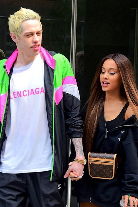 1 on the billboard #hot100. Ariana Grande - Starporträt, News, Bilder | GALA.de