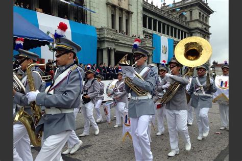Desfile Cívico Celebra 194 Años De Independencia En Guatemala