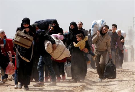 With The Raging Of Two Battles Thousands Of Syrians Flee Out Of The Country Readersfusion