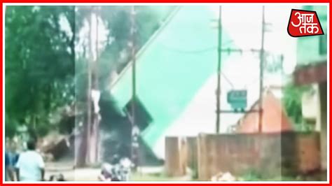 Caught On Camera Building Collapses In Satna Due To Heavy Rain Youtube