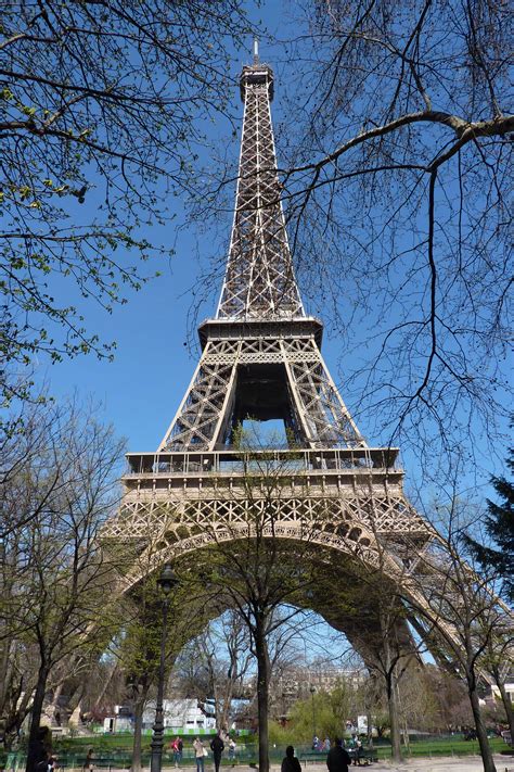 The residence is ideally located, as many metro lines run there, such as metros 6 and 9, but also the rer a suburban train. La Tour Eiffel sur Freemages