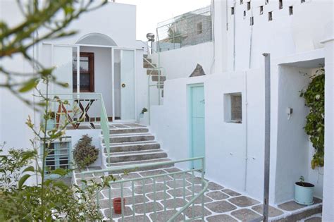 Περιλαμβάνει μαζί μικρά τηγάνια στα οποία μπορείς να λιώσεις τυρί και να ψήσεις. ΓΙΑΣΕΜΙ - ΙΩΑΝΝΗΣ ΑΝΔΡΕΑ ΤΣΙΡΙΓΩΤΑΚΗΣ - ΜΗΛΟΣ