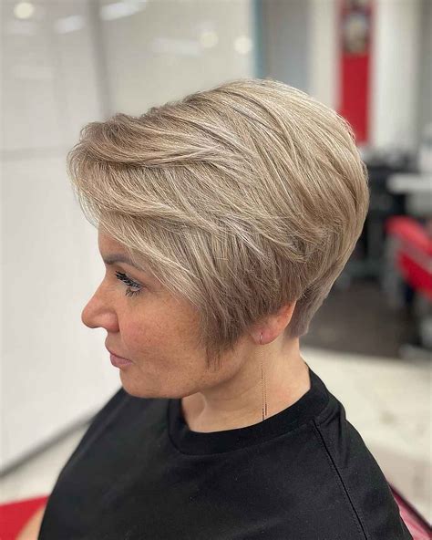 Short Stacked Pixie Bob Haircuts For A Cute And Sassy Look