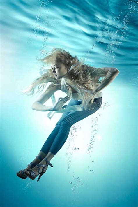 underwater advertising campaign photographer zena holloway fragrance 4711 underwater