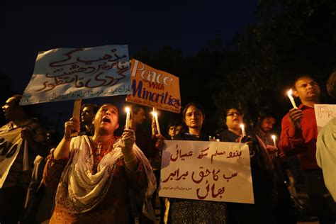 Dozens Killed As Suicide Bombers Attack Christian Worshipers In Pakistan The Washington Post