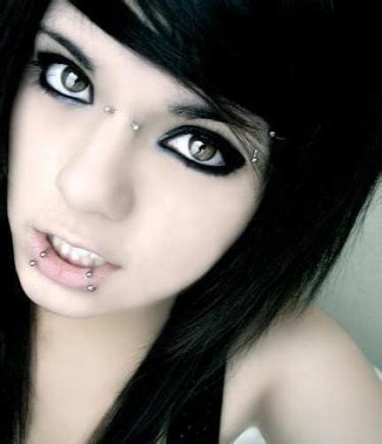 Emo Girl With Piercings Emo Piercings Face Piercings Facial Piercings