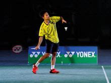 Mit der vorhand oder der rückhand spielt man den ball aus dem eigenen feld flach über das netz. Badminton - Schlagtechnik: Aufschlag Vorhand lang ...
